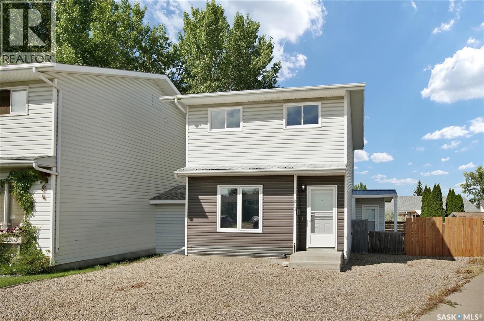 213 Bowman Ct, Saskatoon, SK S7L 6P6