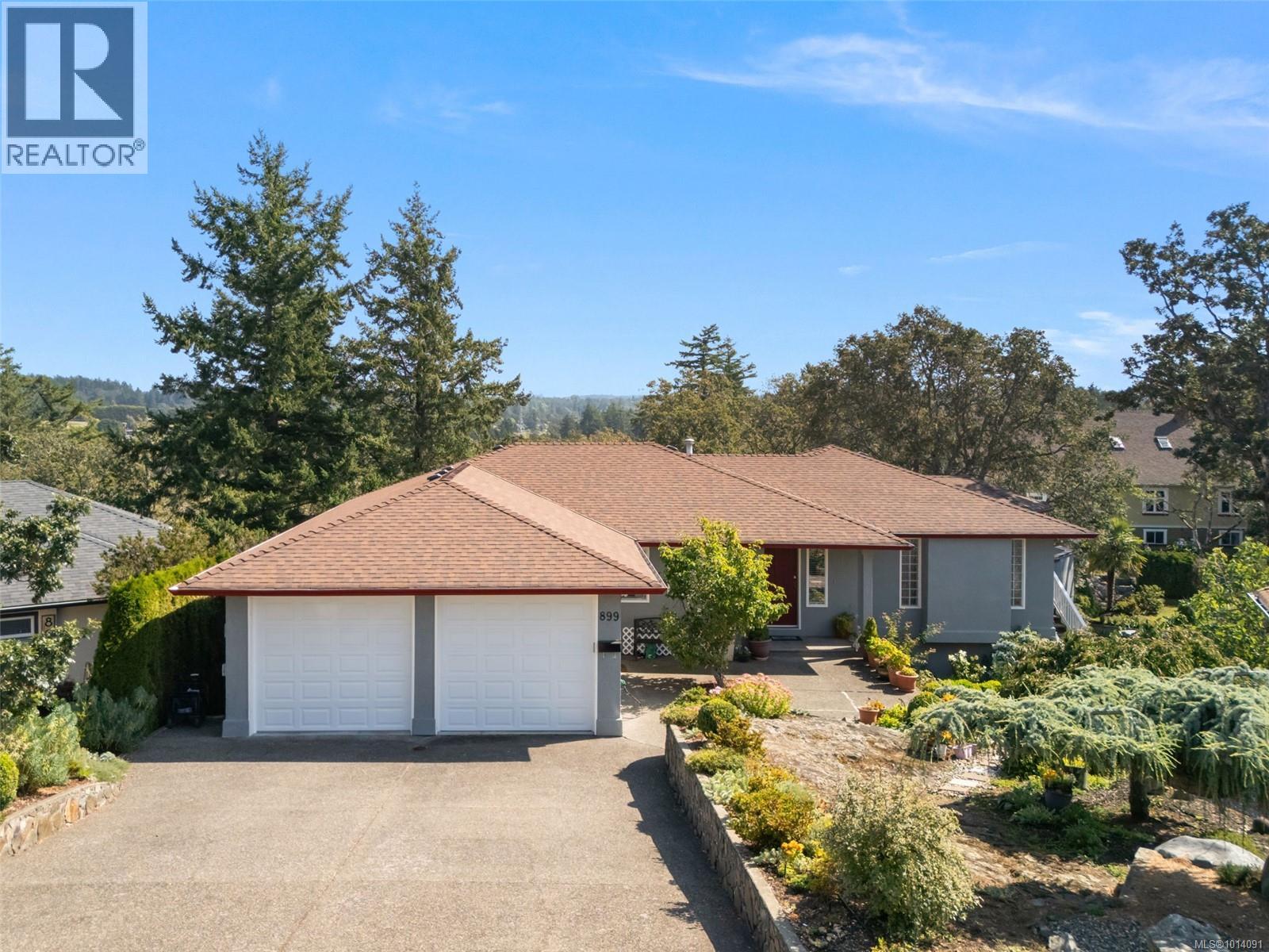 899 Currandale Crt Ct, Saanich, BC V8X 4Y2