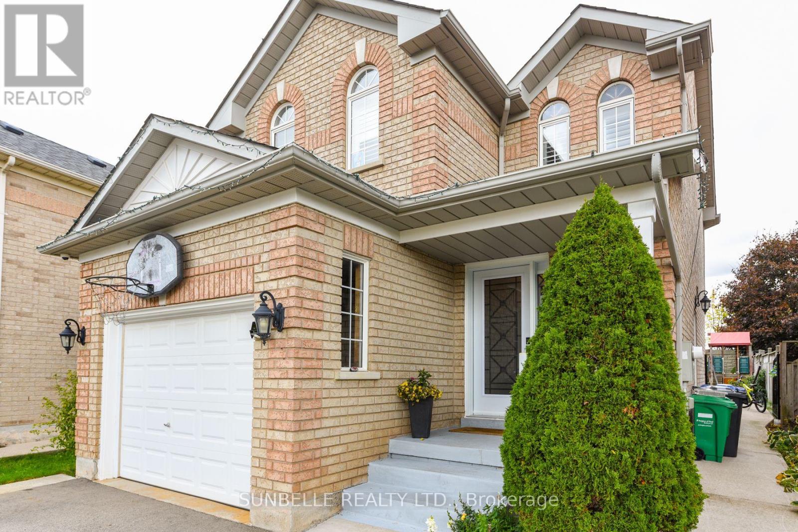 38 Sunny Glen Cres, Brampton Northwest Sandalwood Parkway, ON L7A 2C6
