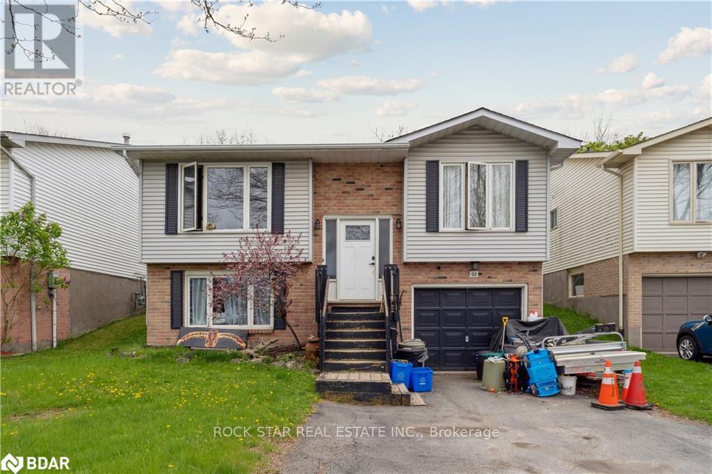 32 Hemlock St, St. Catharines, ON L2T 4B7