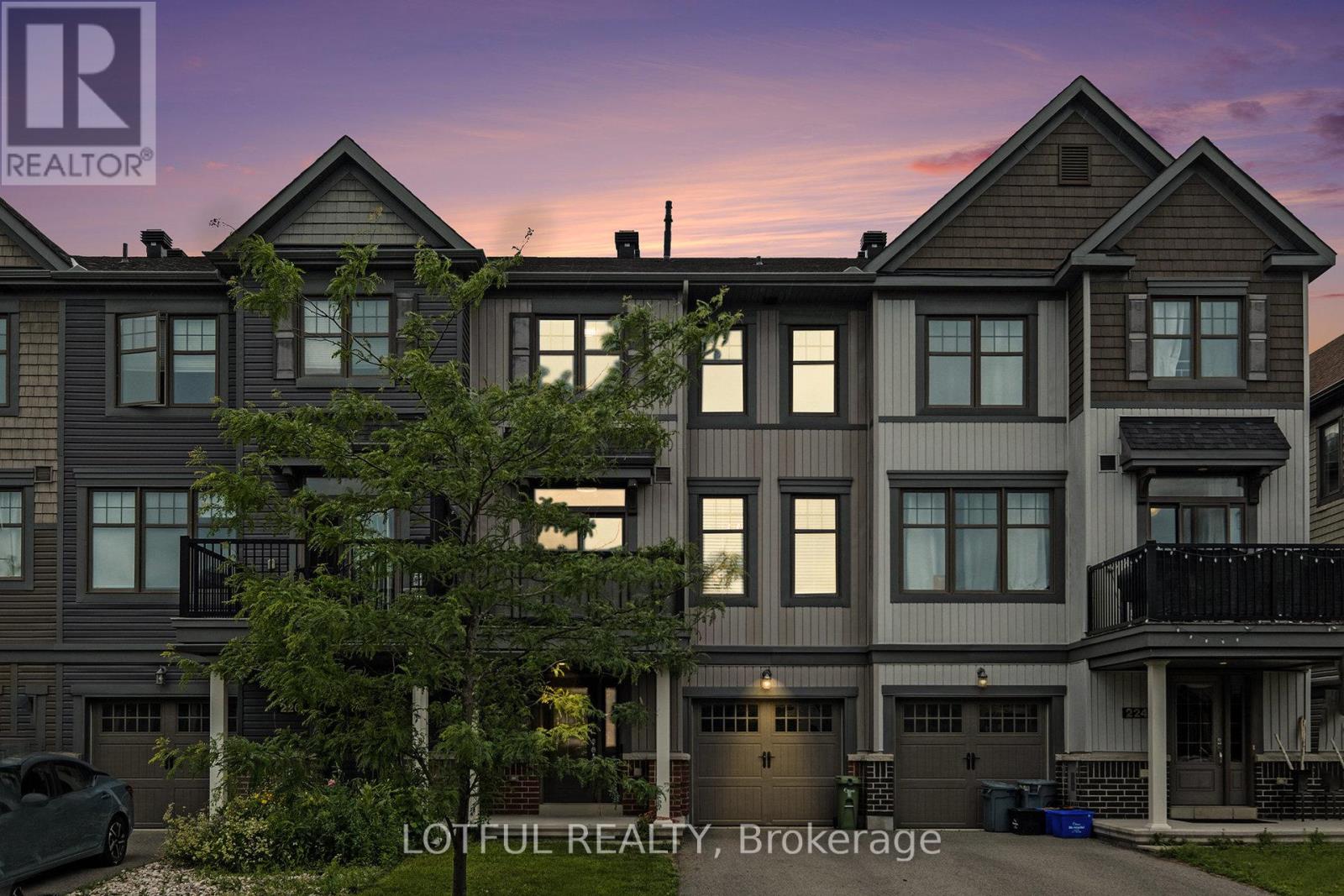222 Belleek Ln, Ottawa, ON K2C 3H2