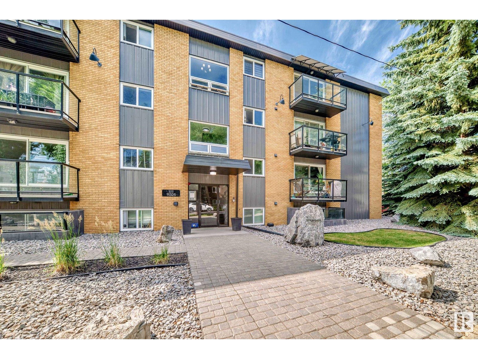 11325 103 Avenue Northwest #202, Edmonton, AB T5K 0S3