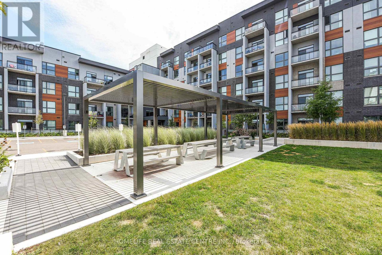104 95 Dundas St, Oakville Go Glenorchy, ON L9L 9L9