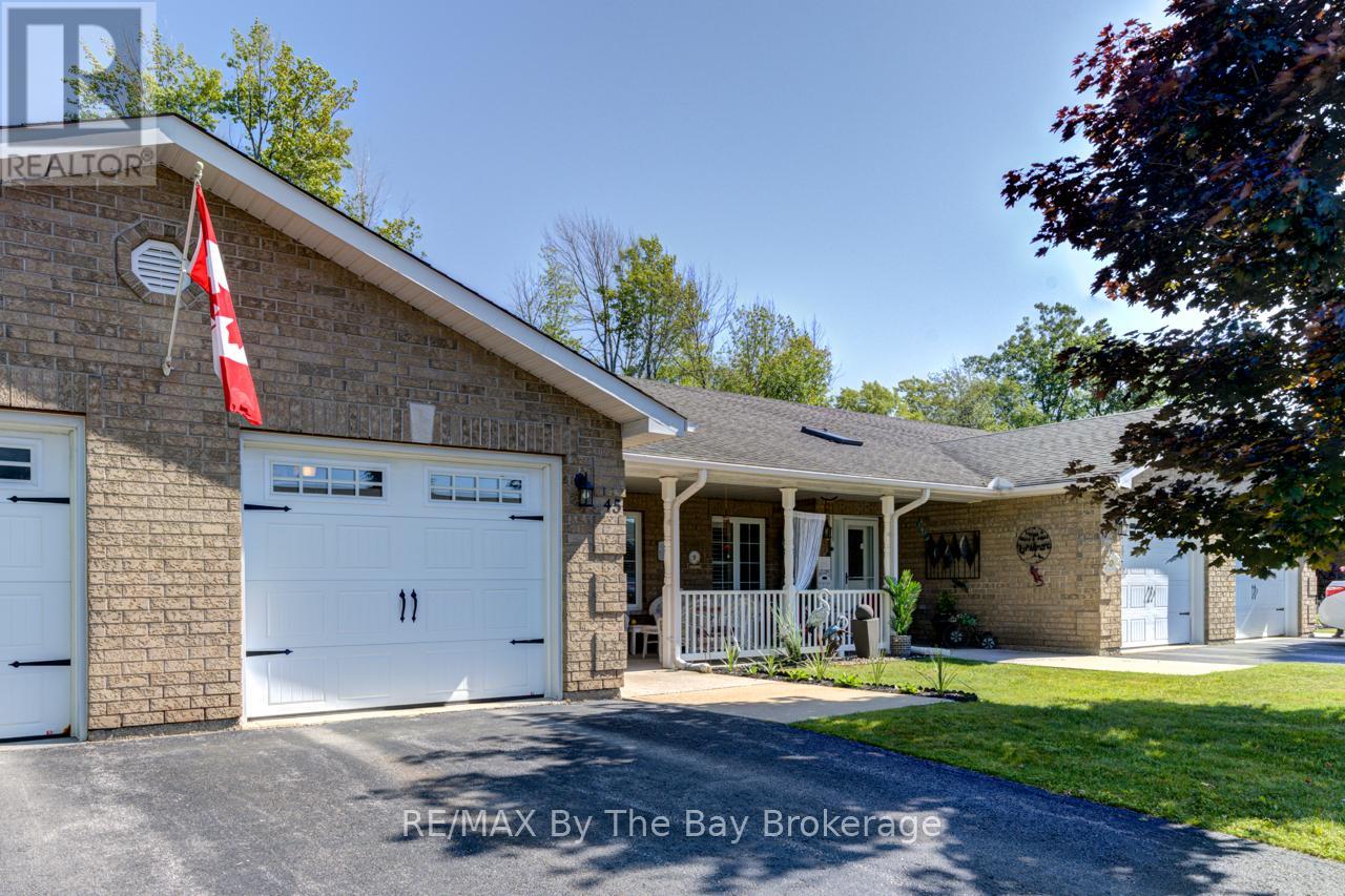 45 Meadow Ln, Wasaga Beach, ON L9Z 0A2