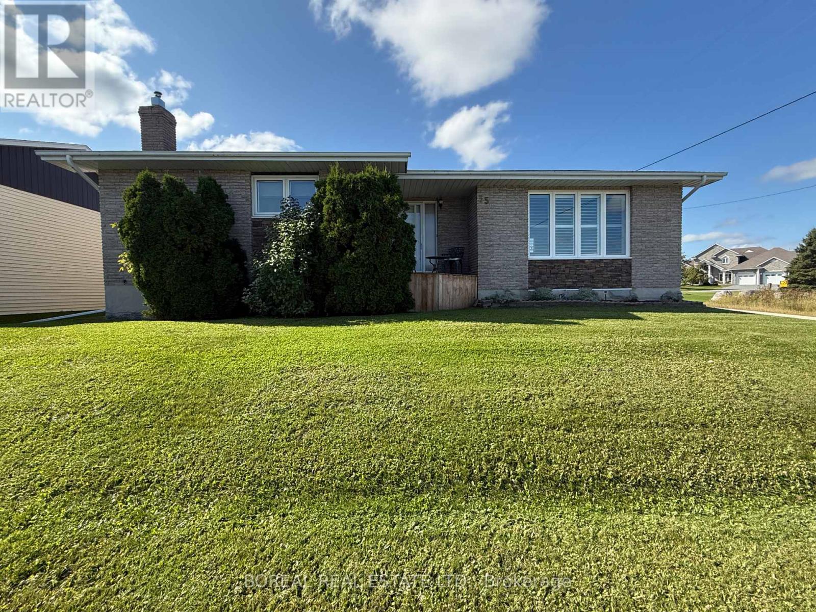 35 Eighteenth Ave, Cochrane, ON P0L 1C0