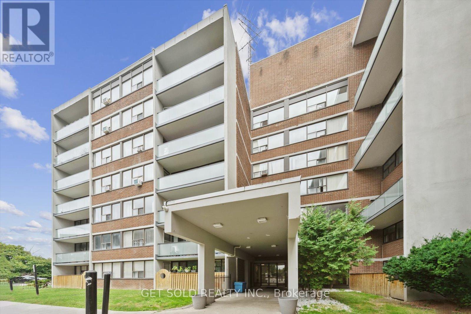 301 2121 Roche Ct, Mississauga, ON L5K 2C7