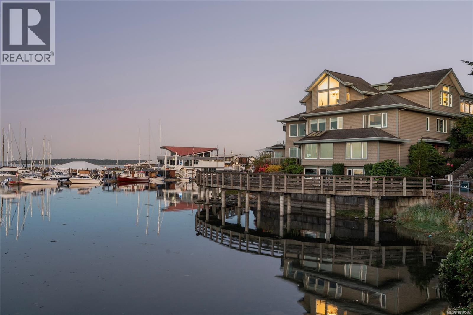9885 Second St Unit 4 St, Sidney, BC V8L 3C7