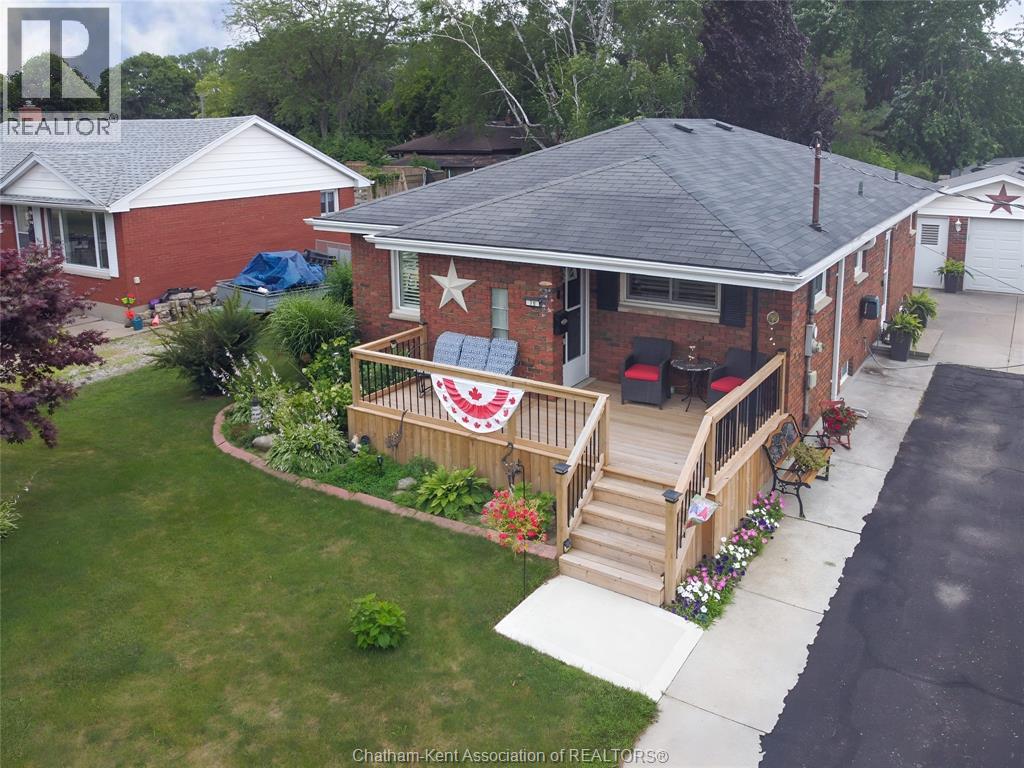 70 Dunvegan Dr, Chatham-Kent, ON N7M 4Z9
