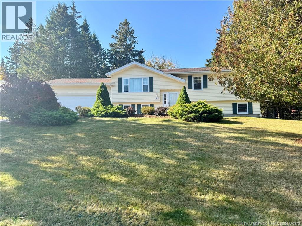 4 Country Cres, Quispamsis, NB E2E 1T1