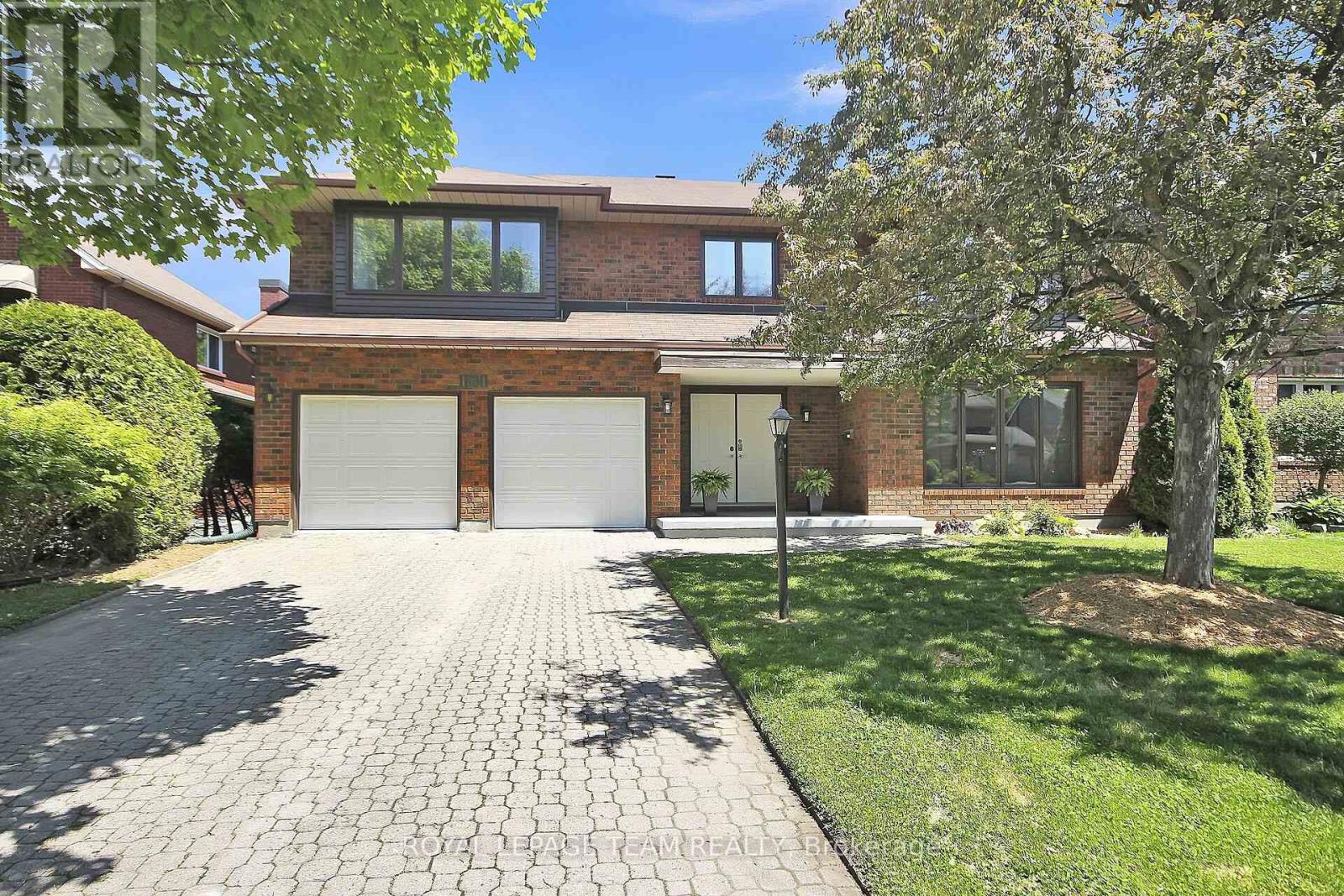 181 Knudson Dr, Ottawa, ON K2K 2C5