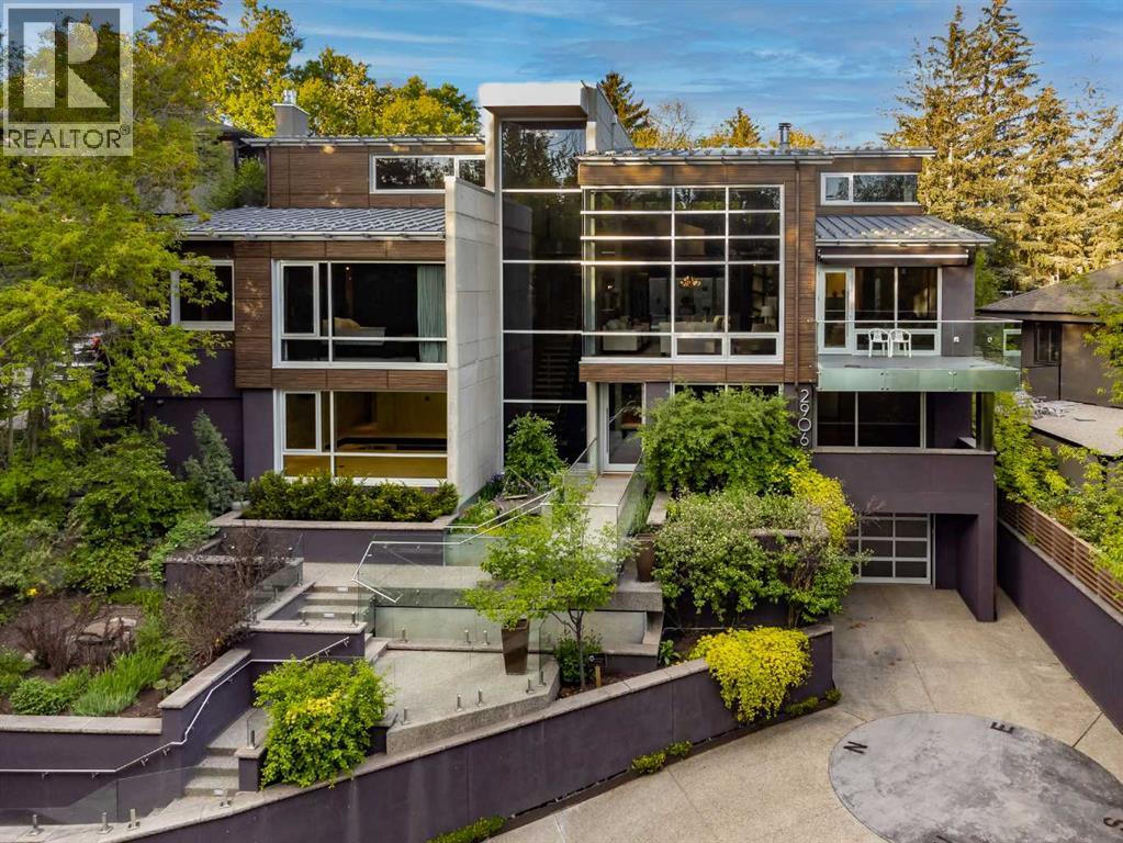 2906 Marquette St SW, Calgary, AB T2T 3E3
