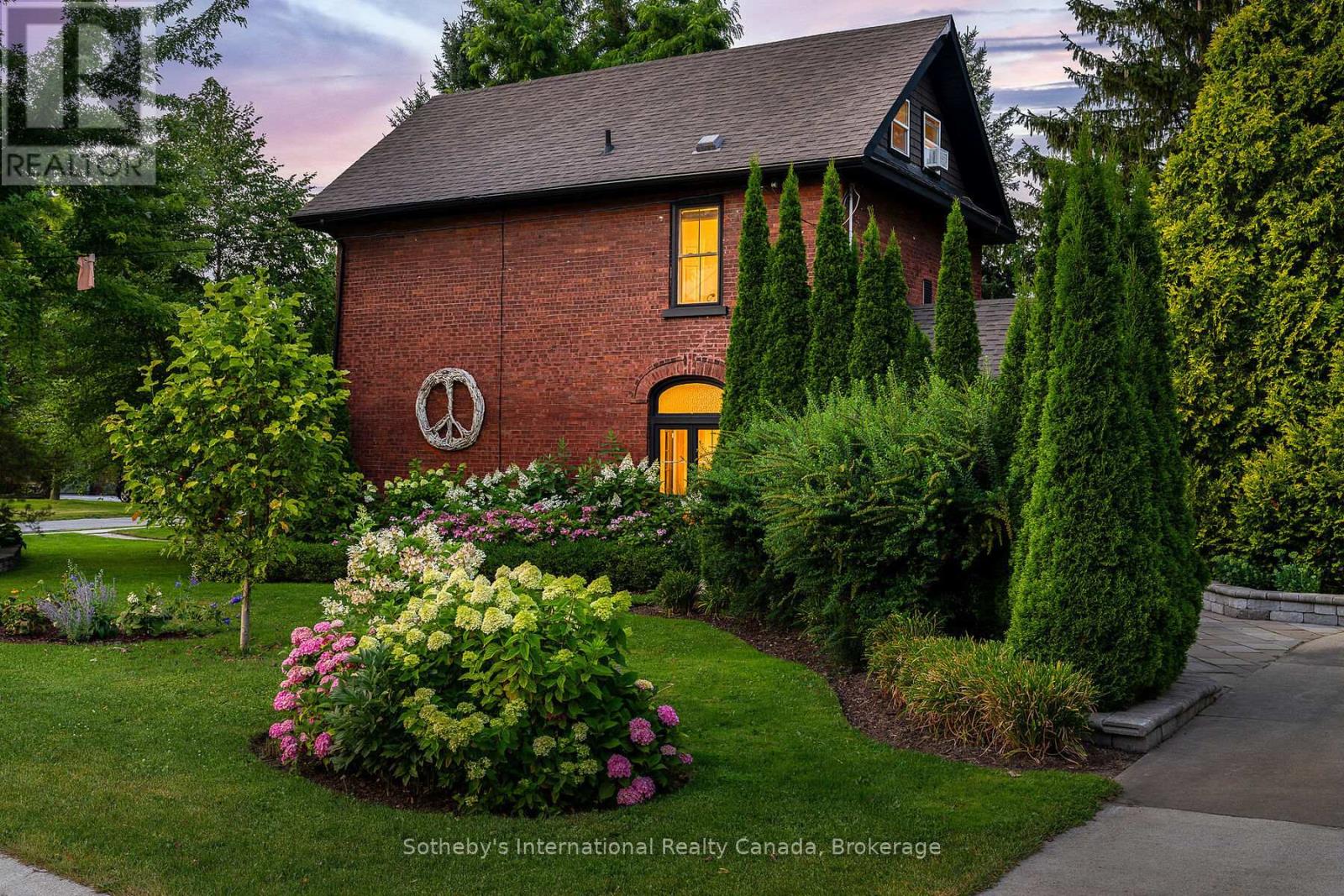 2 Erie St, Collingwood, ON L9Y 1P4