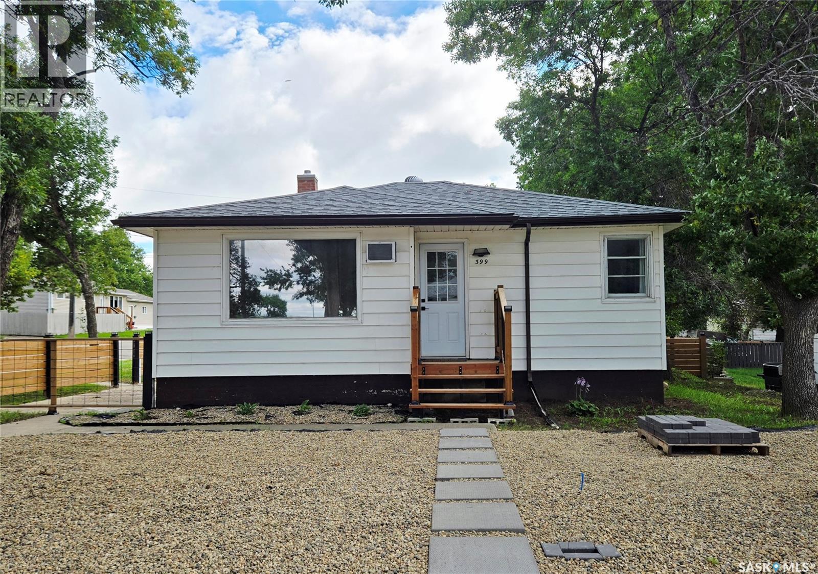 399 9 Avenue Northwest, Swift Current, SK S9H 1A8