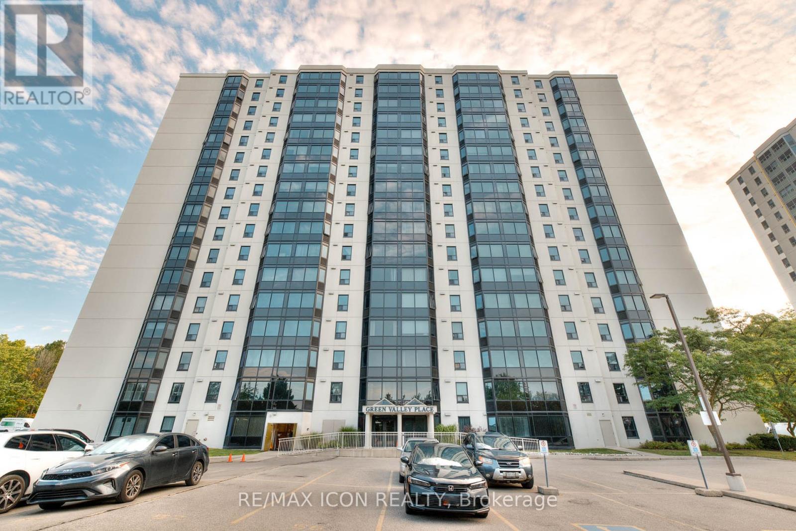 103 35 Green Valley Dr, Kitchener, ON N2P 2A5
