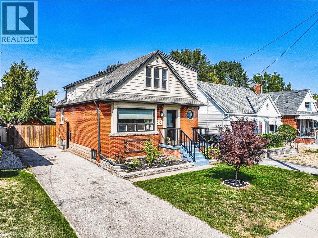 212 Rodgers Rd, Hamilton, ON L8K 3C4