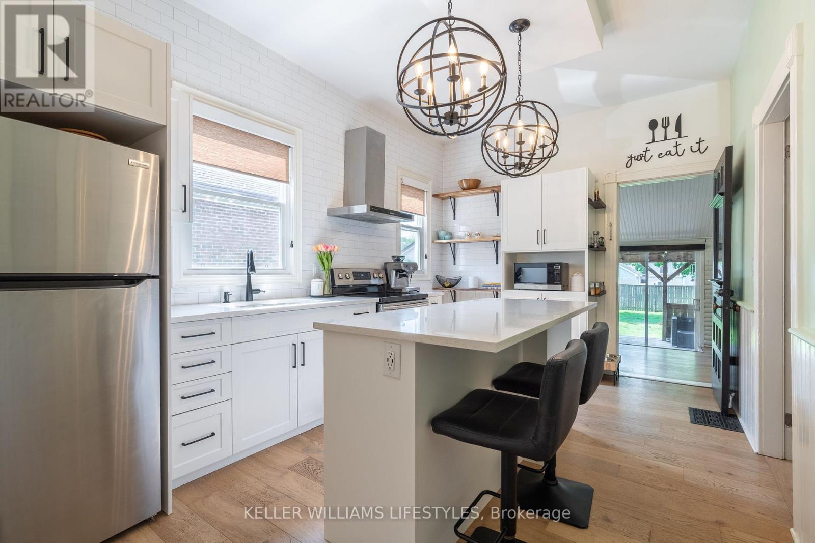 18 Sycamore St, London, ON N5Z 1K7