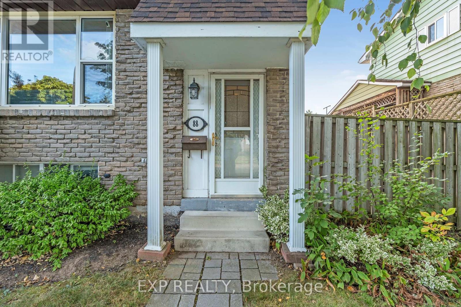 88 Rand St S, Hamilton, ON L8J 1A8