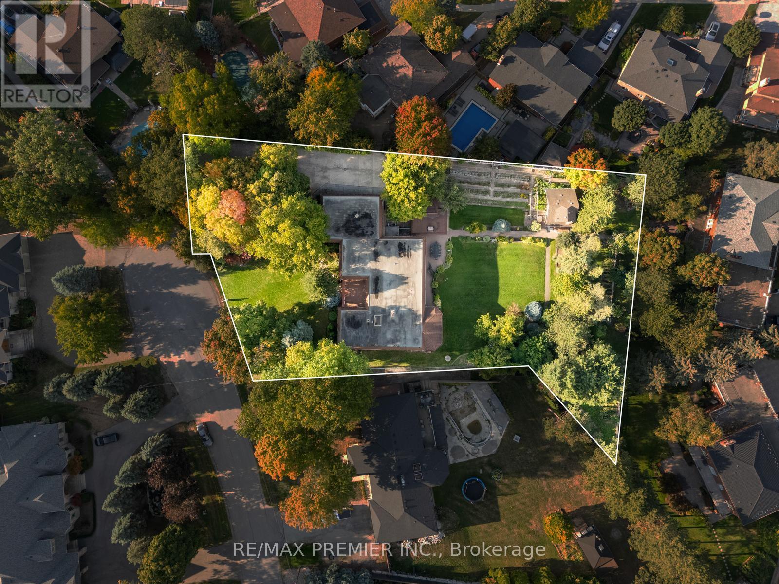 261 Sylvadene Pkwy, Vaughan, ON L4L 2M8