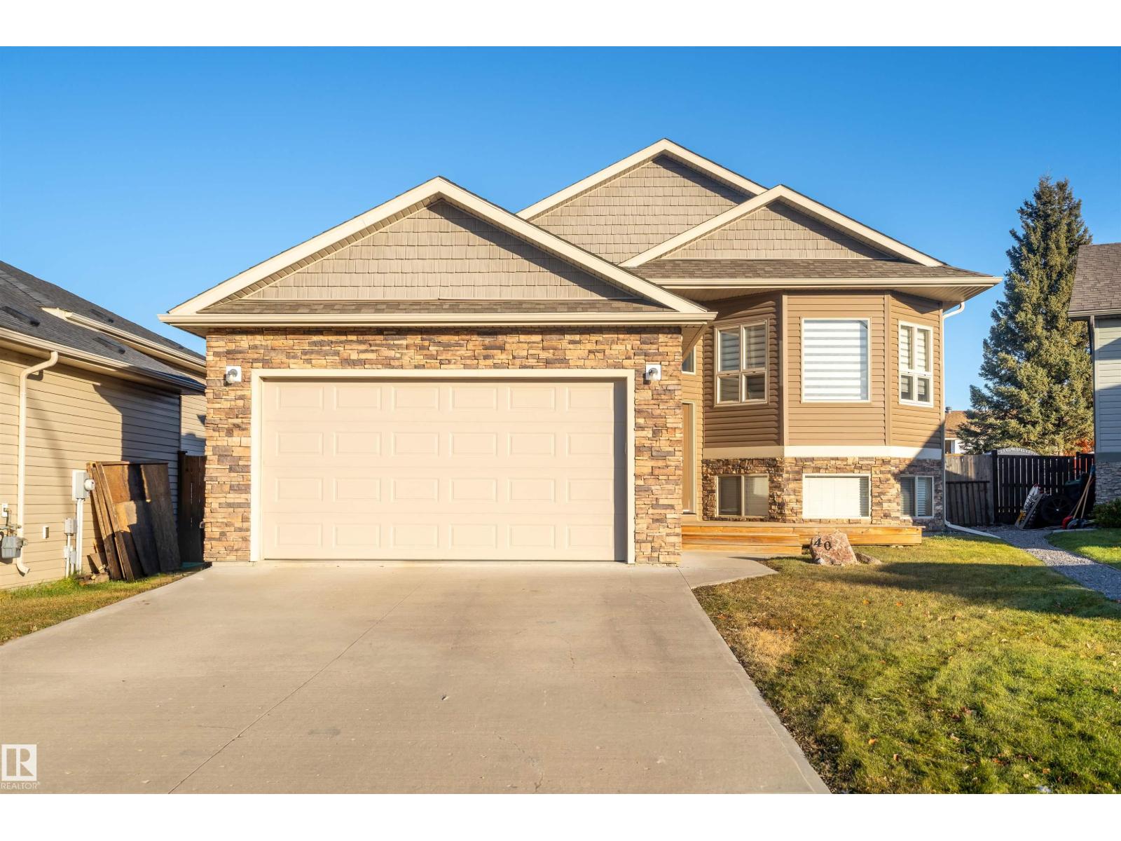 40 Falcon Rd, Cold Lake, AB T9M 0G4