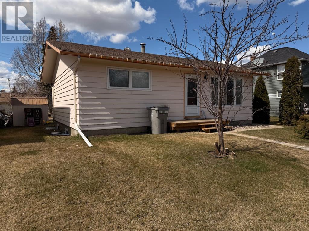 122 Main St, Lashburn, SK S0M 1H0