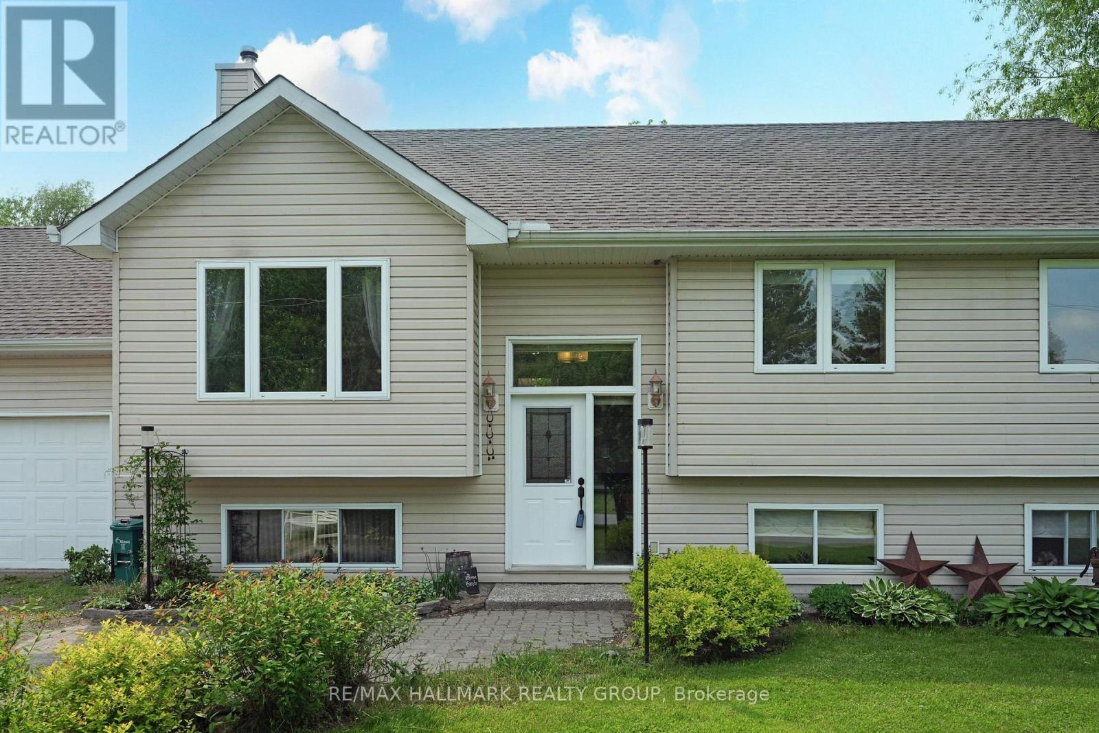 184 Old Pakenham Rd, Ottawa, ON K0A 1X0