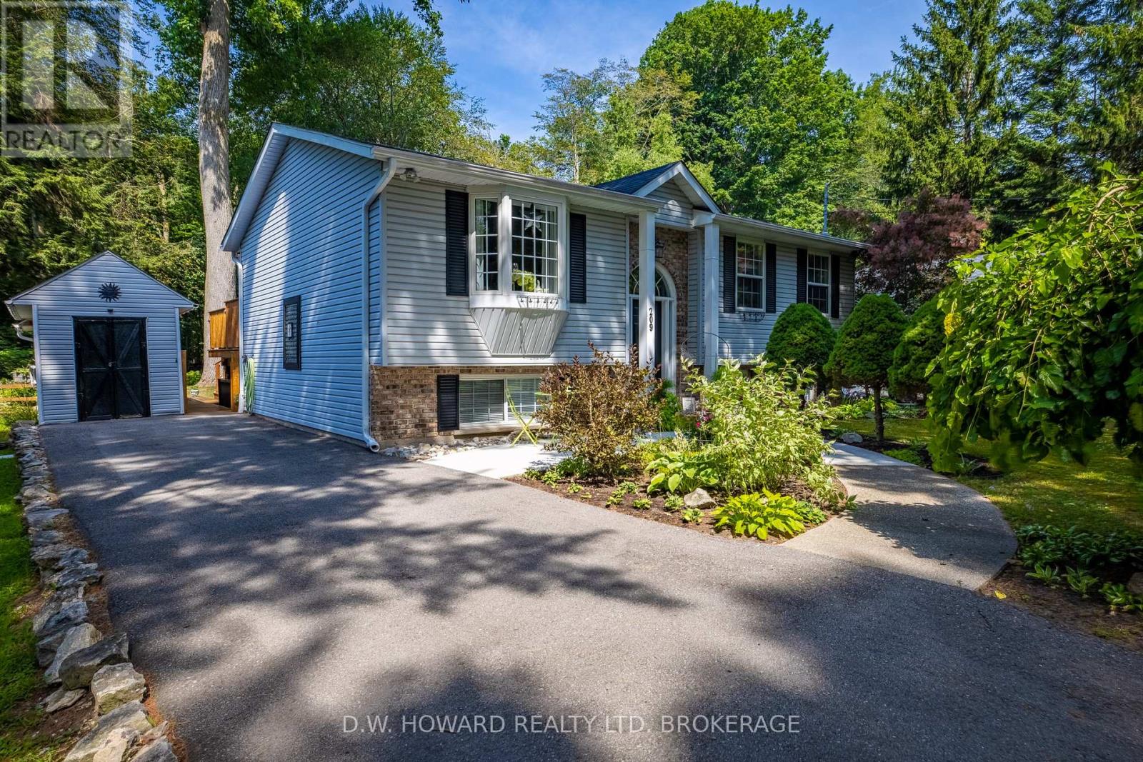 209 Maple Leaf Ave N, Fort Erie, ON L0S 1N0