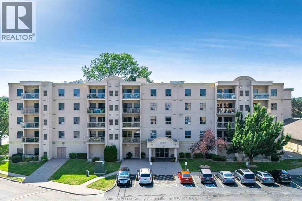 315 Village Grove Unit 305, Windsor, ON N8N 4W6