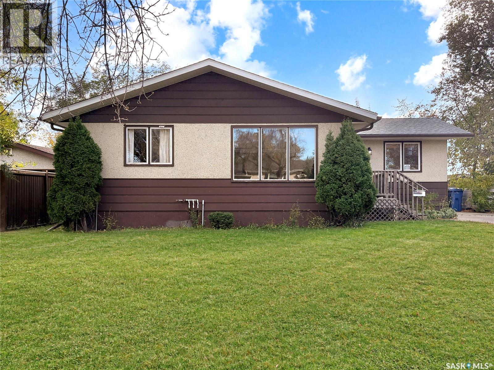 2118 102 Crescent, North Battleford, SK S9A 1J5