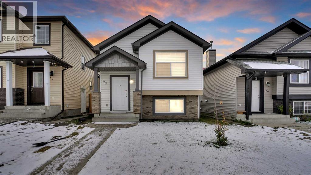 40 Saddlefield Rd NE, Calgary, AB T3J 4Z8