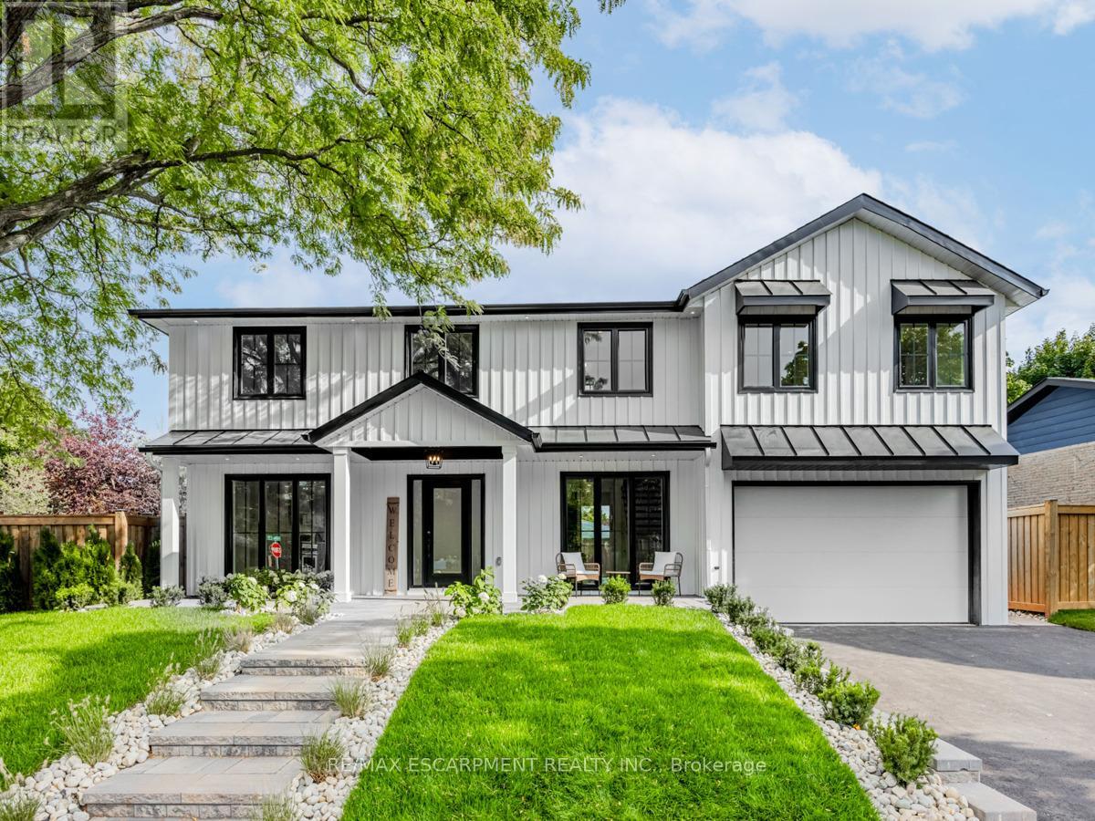 2212 Urwin Cres, Oakville, ON L6L 2T2