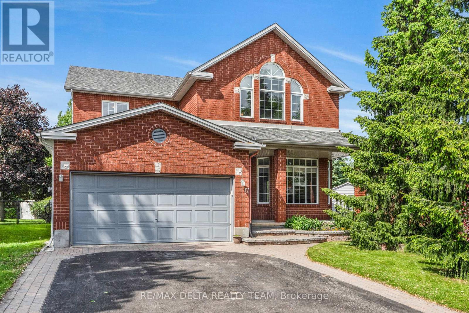 17 Solace Ct, Ottawa, ON K1K 4T5