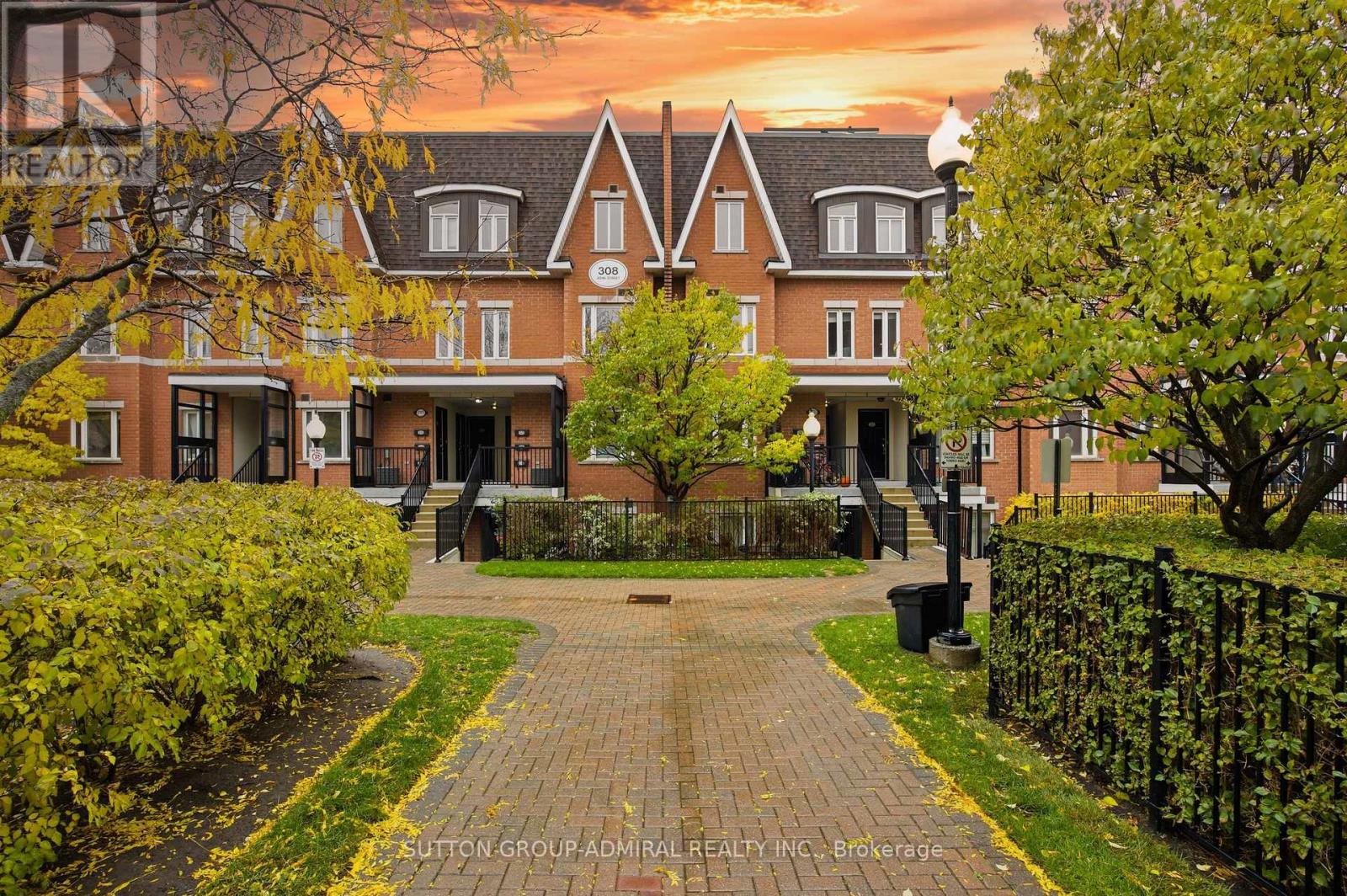 216 308 John St, Markham, ON L3T 0A7