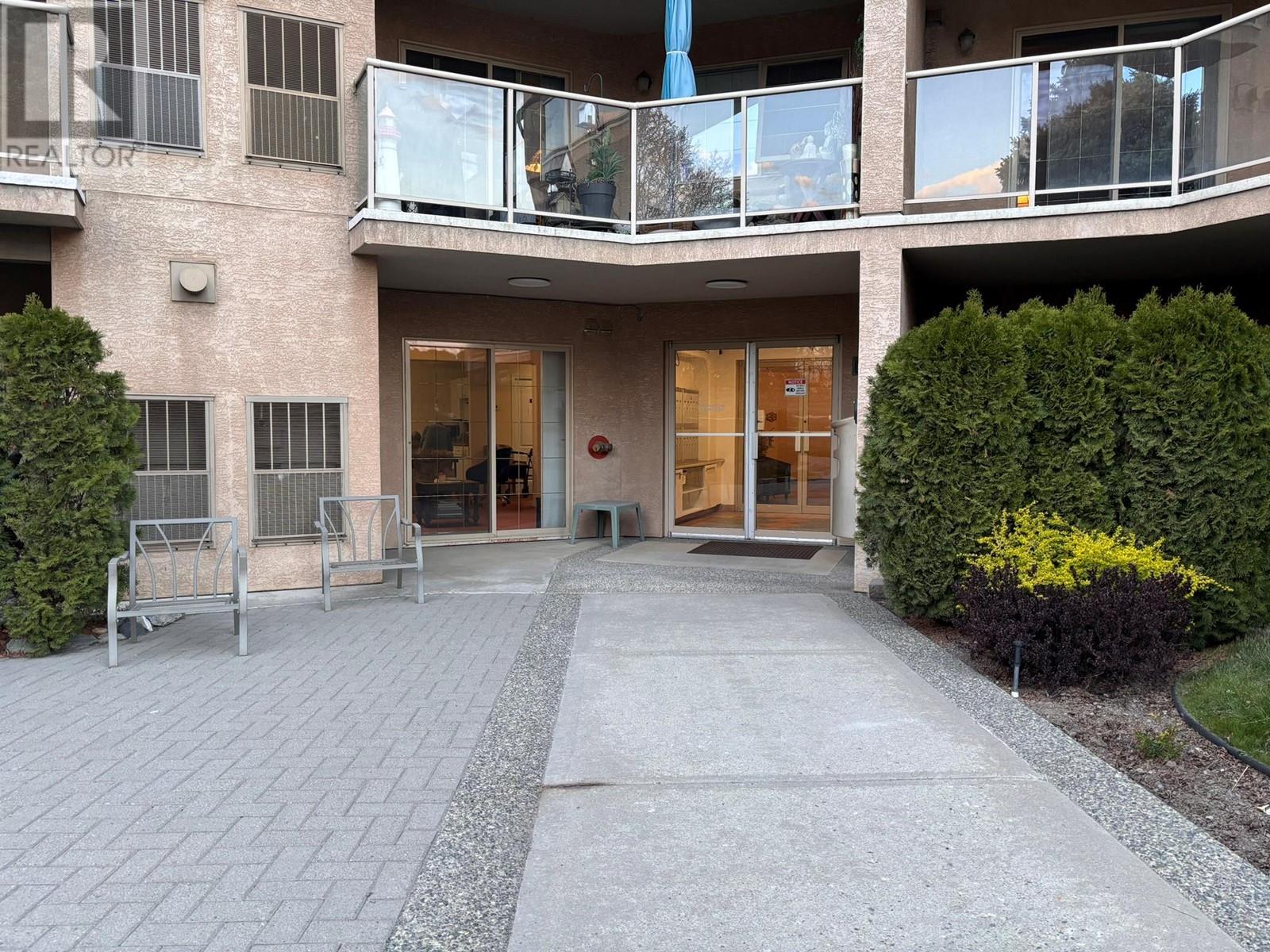 2169 Flamingo Road Unit 304, Kamloops, BC V2C 4J8