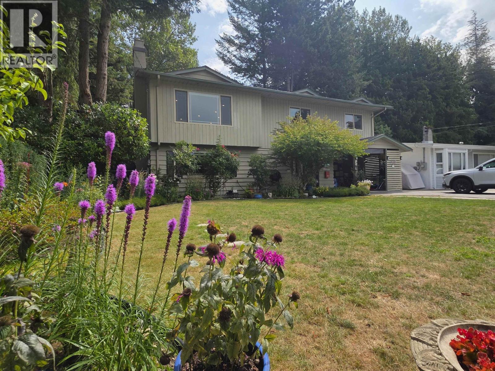 3796 St Thomas St, Port Coquitlam, BC V3B 2Z5