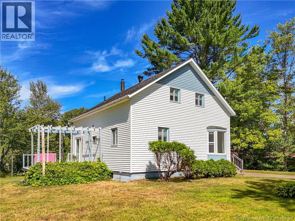 9 Saunders Rd, McAdam, NB E6J 1K9