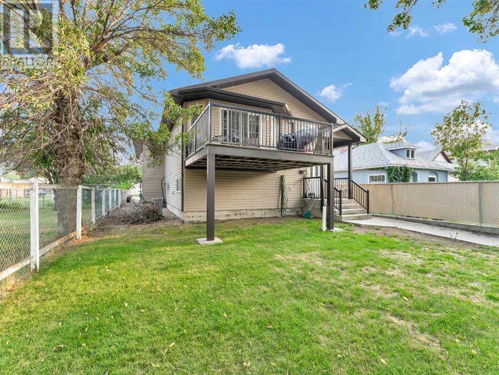 943 Ross Street Southeast, Medicine Hat, AB T1A 0X9