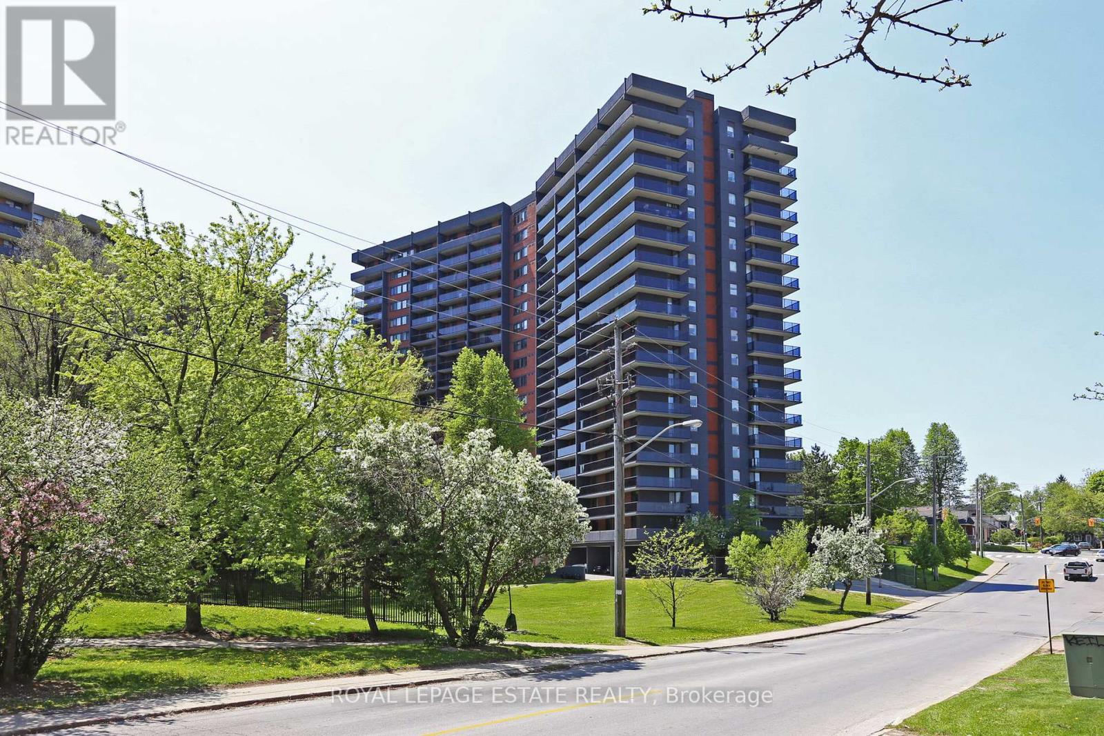 906 757 Victoria Park Ave, Toronto, ON M4C 5N8