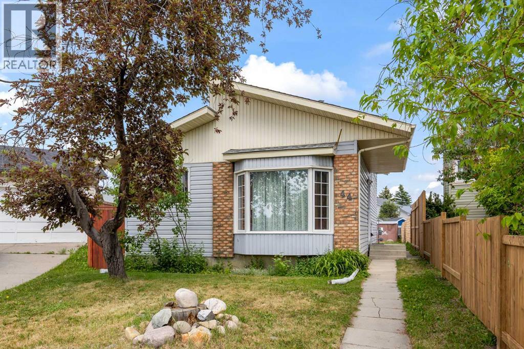 44 Taraglen Pl NE, Calgary, AB T3L 2N4