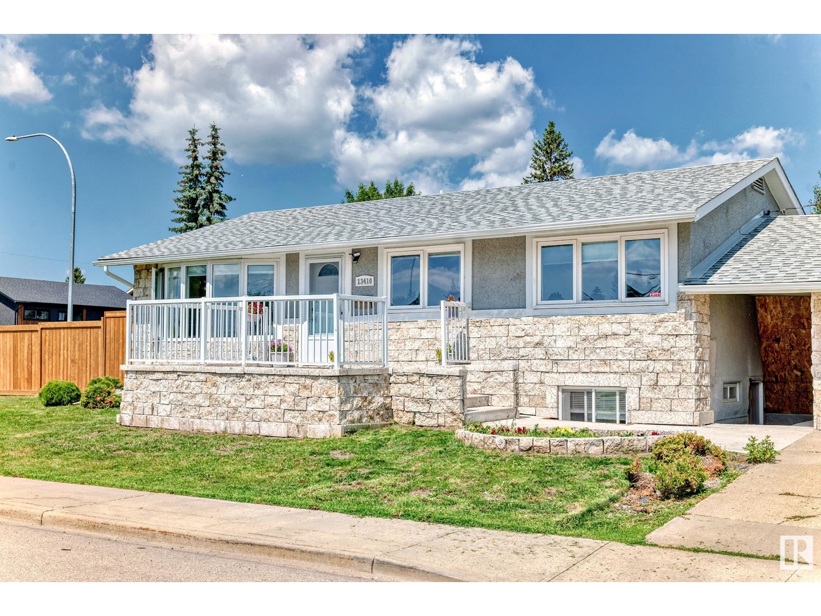 134 Av Nw Unit 13410, Edmonton, AB T5L 3V9