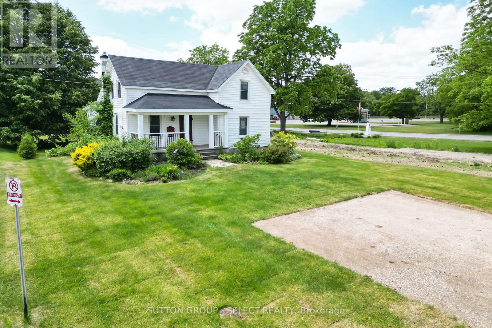 2617 Queen St, Strathroy-Caradoc, ON N0L 1W0