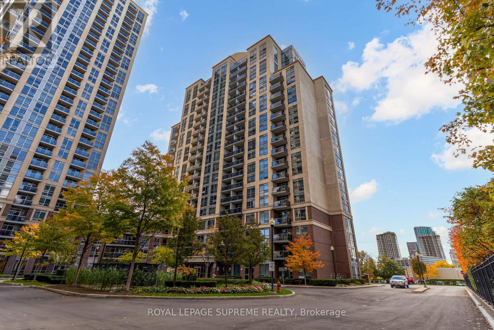 1906 1 Michael Power Pl, Toronto, ON M9A 0A1