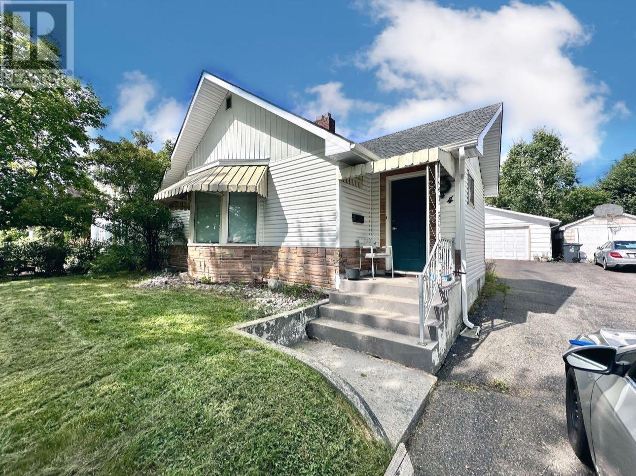 44 Ray Blvd, Thunder Bay, ON P7B 4C1