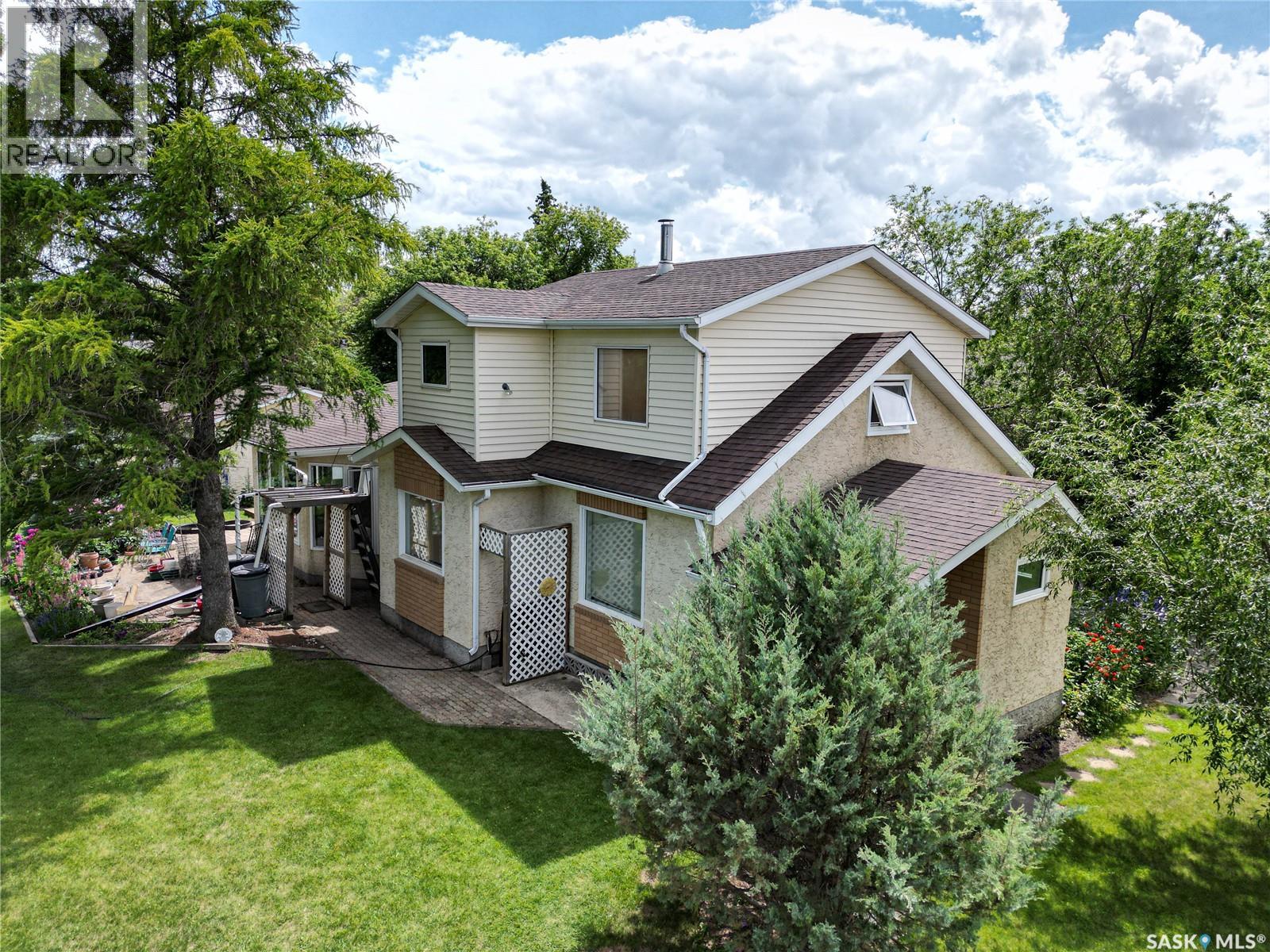 220 W 1st St, Meota, SK S0M 1X0
