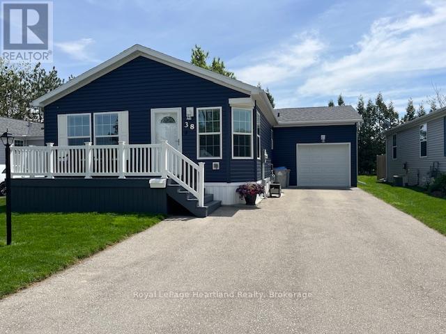 38 Bond St, Strathroy-Caradoc, ON N7G 3H4