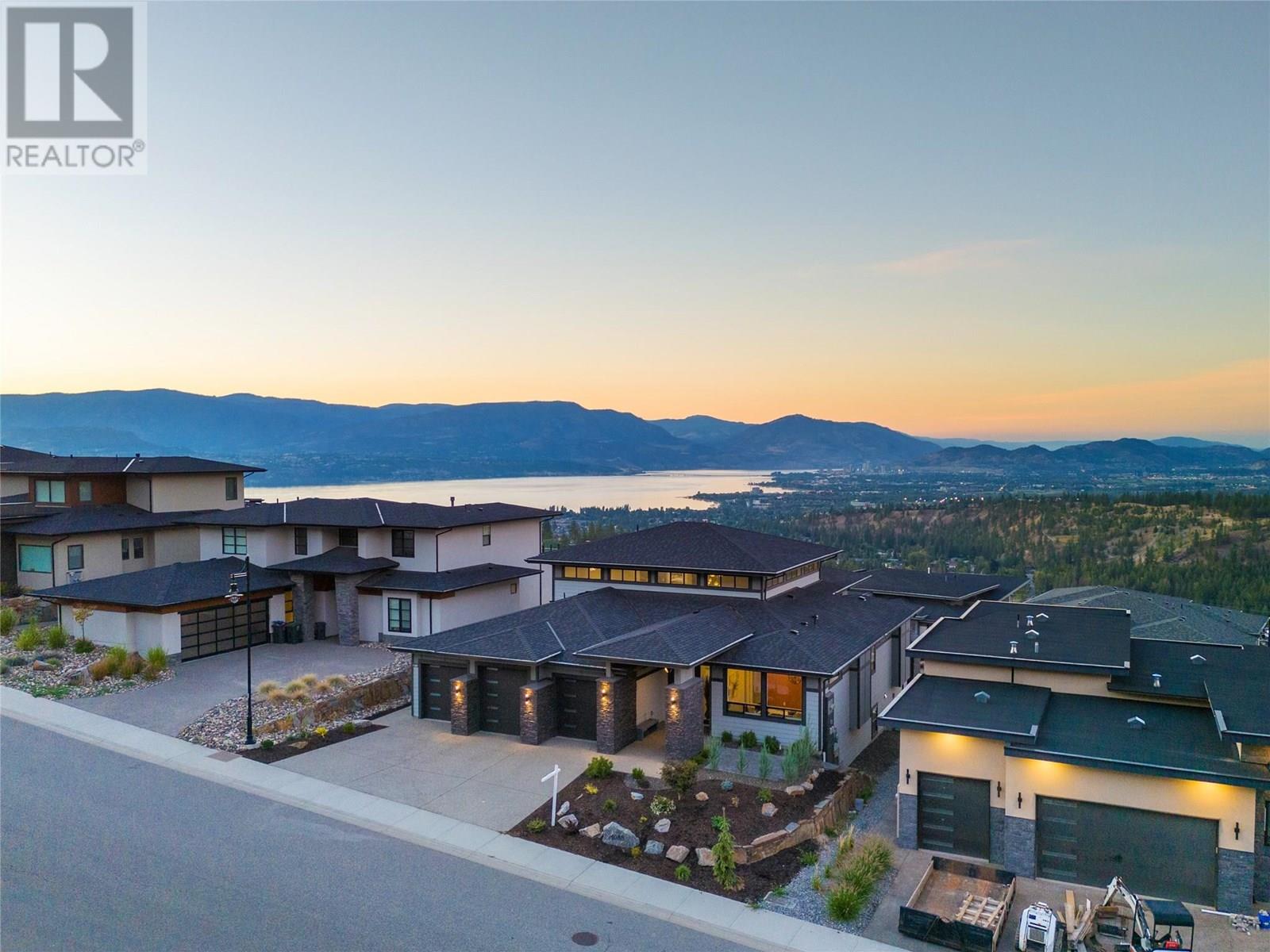 1088 Clarance Ave, Kelowna, BC V1W 5M6