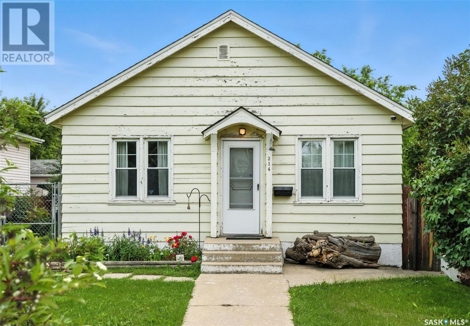 214 L Ave N, Saskatoon, SK S7L 2P4