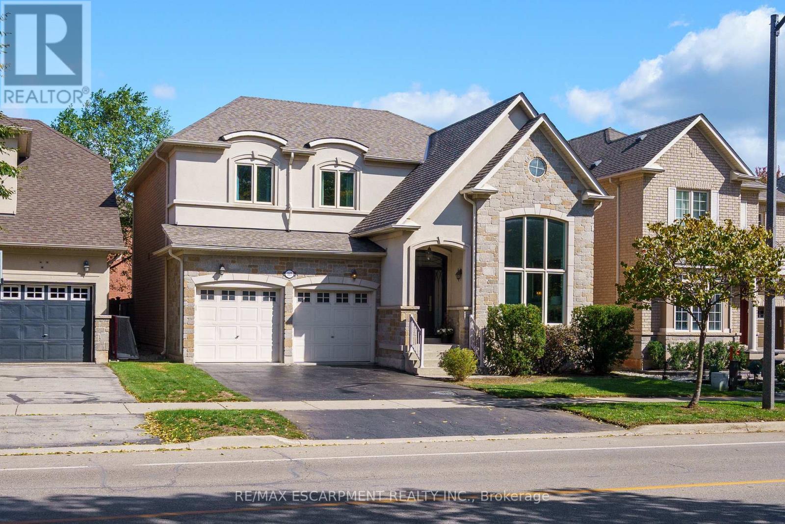 317 Great Lakes Blvd, Oakville, ON L6L 0A4