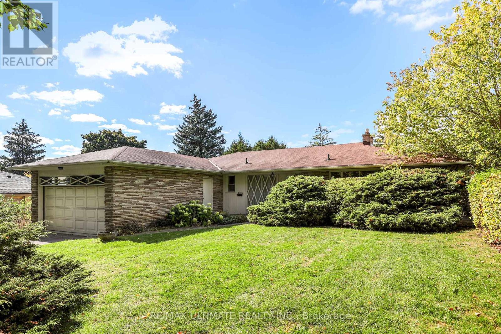 92 Banbury Rd, Toronto, ON M3B 2L3