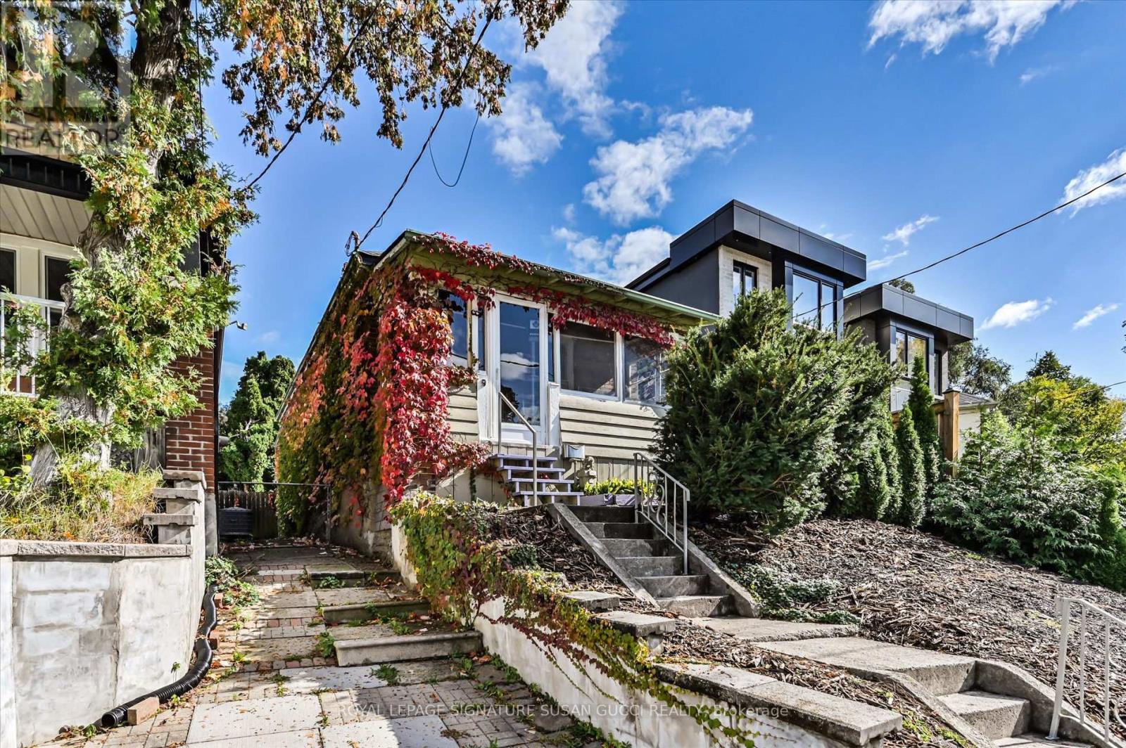 9 Everett Cres, Toronto, ON M4C 4P3