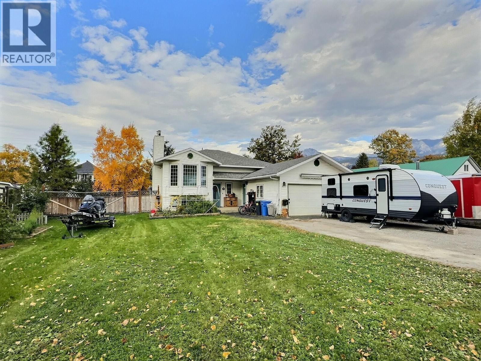 517 12 Street South, Golden, BC V0A 1H0